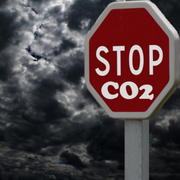 Sectorul energetic va realiza decarbonizarea completă la scurt timp după 2040, estimează Comisia Europeană